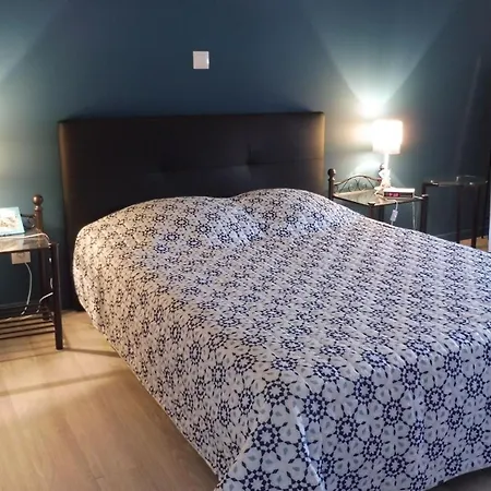 Bergamote, Au Pied De La Colline 3*