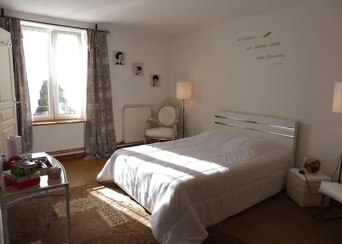 Bergamote, Au Pied De La Colline 3*