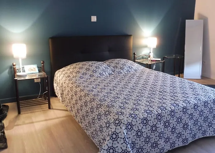 Bergamote, Au Pied De La Colline 3*